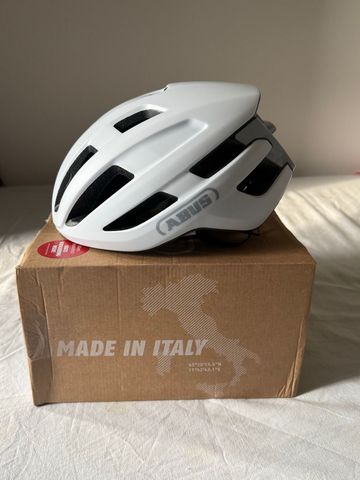 Used ABUS PowerDome Helmet 2026 bike — image 4 of 4