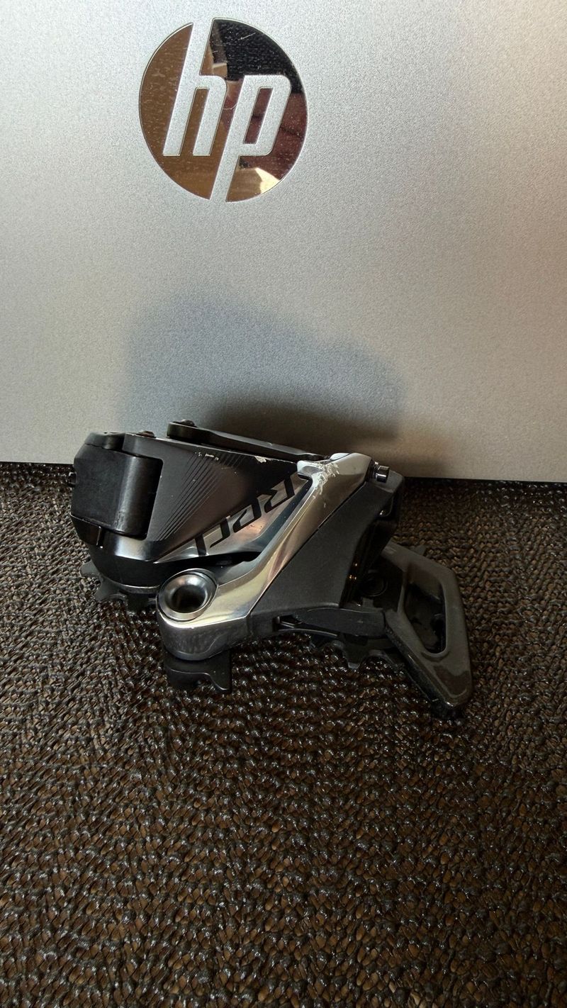 Käytetty Sram RED eTap AXS D1 Rear Derailleur Drivetrain & Pedals
