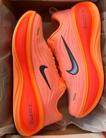 Tweedehands Nike Vomero 18 Plus bike — afbeelding 1 van 3