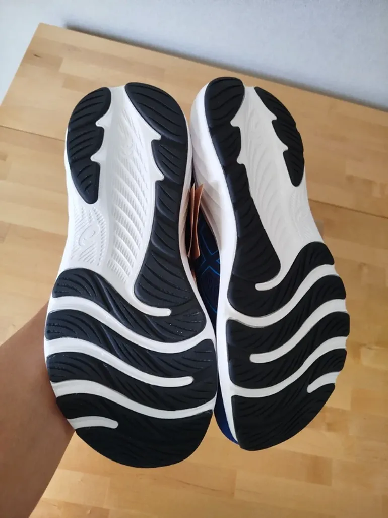 Tweedehands Asics Gel Contend 9 bike — afbeelding 3 van 6