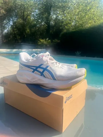 Used Asics Nova Blast 5 Running Shoes