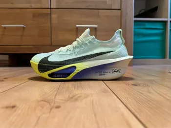 Used Nike Alphafly Next% 3 bike — image 3 of 9