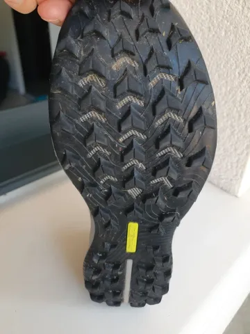 Used Saucony Trail Running Shoes bike — image 6 of 8