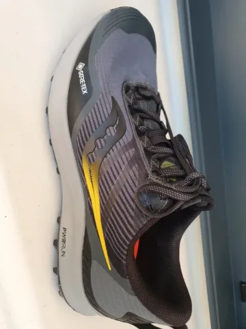 Used Saucony Trail Running Shoes bike — image 5 of 8