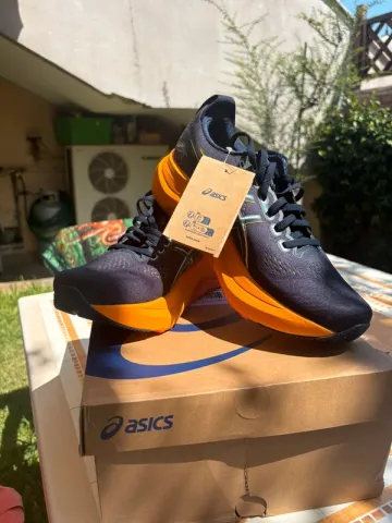 Used Asics Gel-Kayano 32 Running Shoes