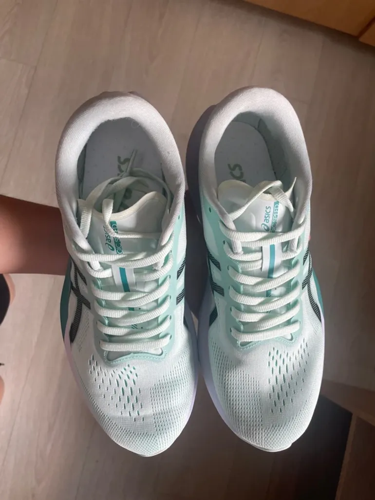 Used Asics Magic Speed 4 FF Turbo bike — image 3 of 9