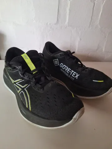 Used Asics Gel-Cumulus 26 Running Shoes