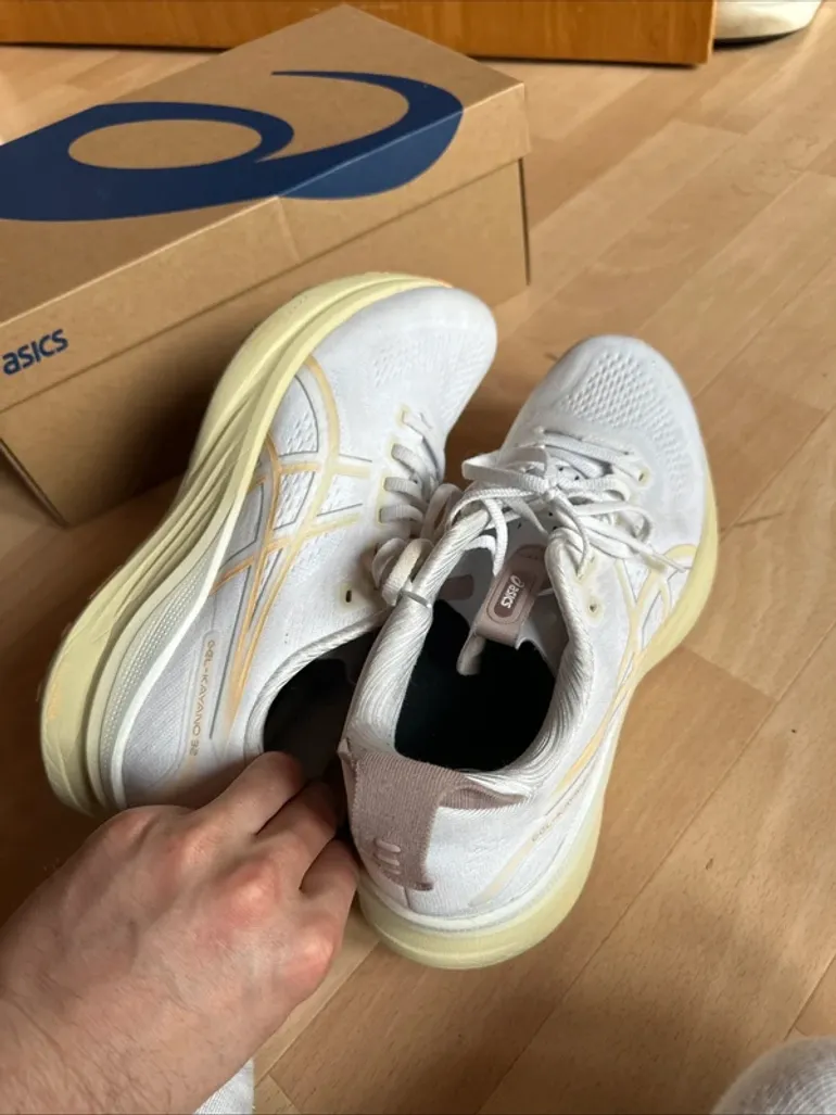 Used Asics Gel Kayano bike — image 7 of 9