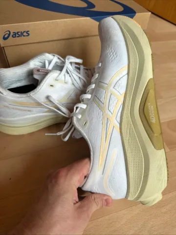 Used Asics Gel Kayano bike — image 2 of 9