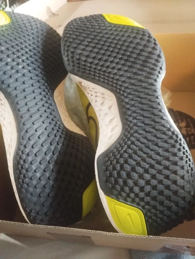 Used Nike ZoomX Invincible Run Flyknit bike — image 4 of 4