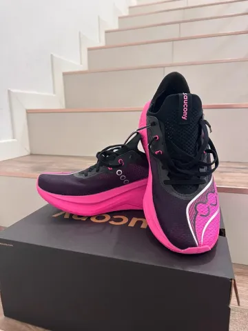 Käytetty Saucony Pro 5 Running Shoes