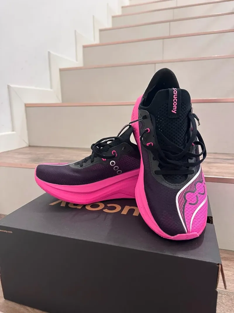 Used Saucony Pro 5 Running Shoes