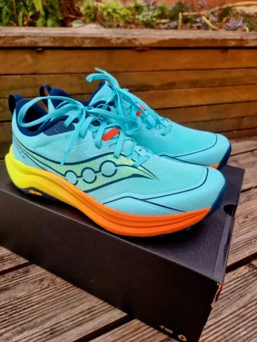 Used Genesis Peregrine 16 Running Shoes