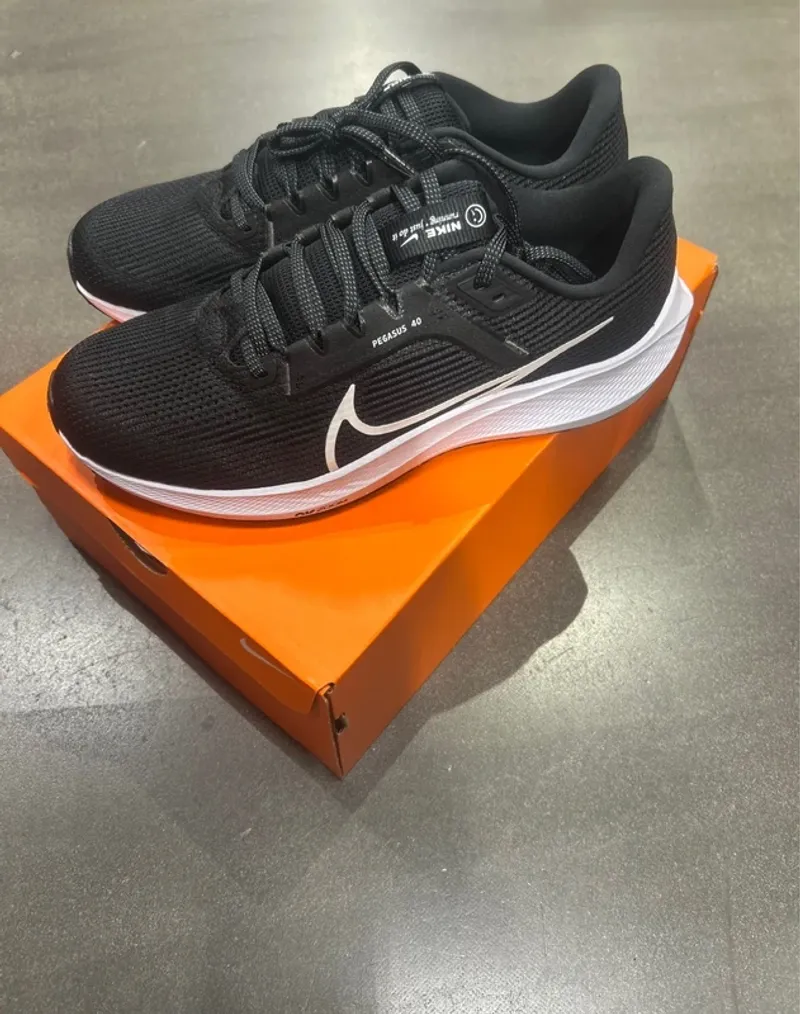 Used Pegasus 40 Running Shoes