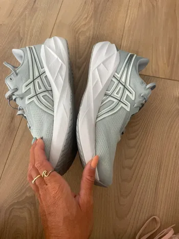 Używany Asics Novablast 5 ATC bike — zdjęcie 4 z 6