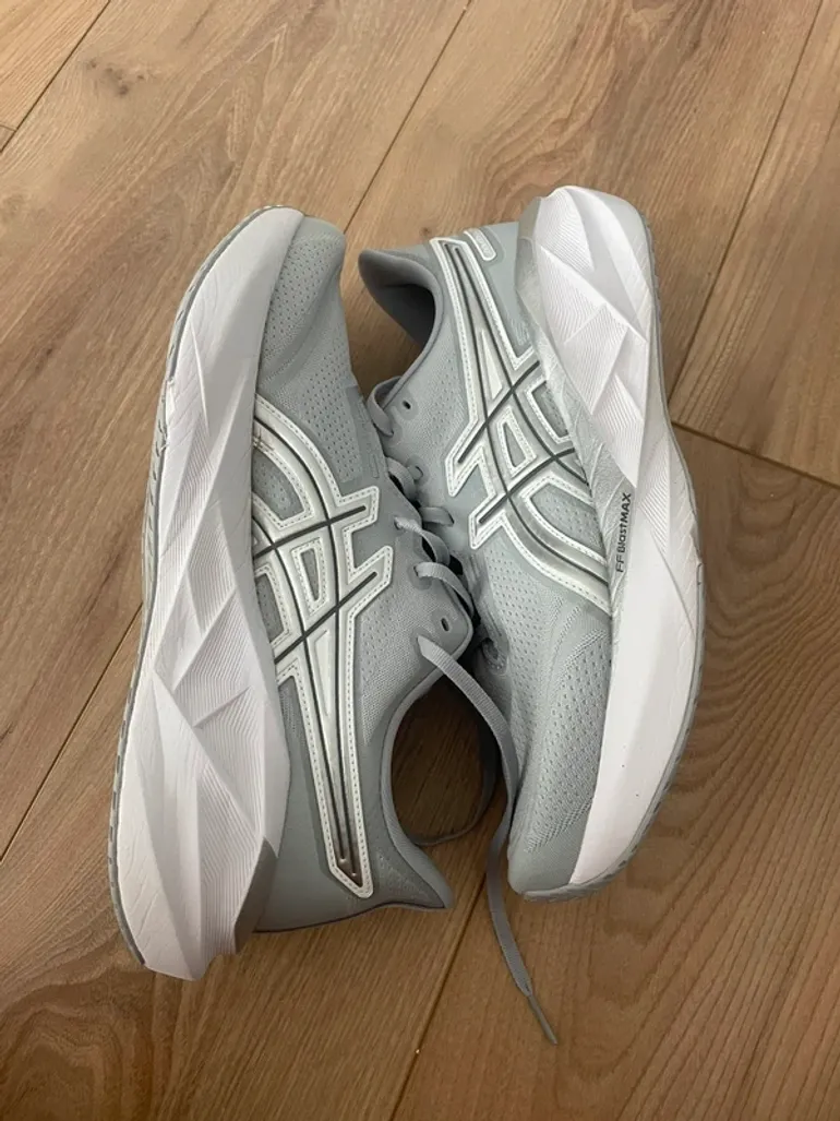 Używany Asics Novablast 5 ATC bike — zdjęcie 1 z 6
