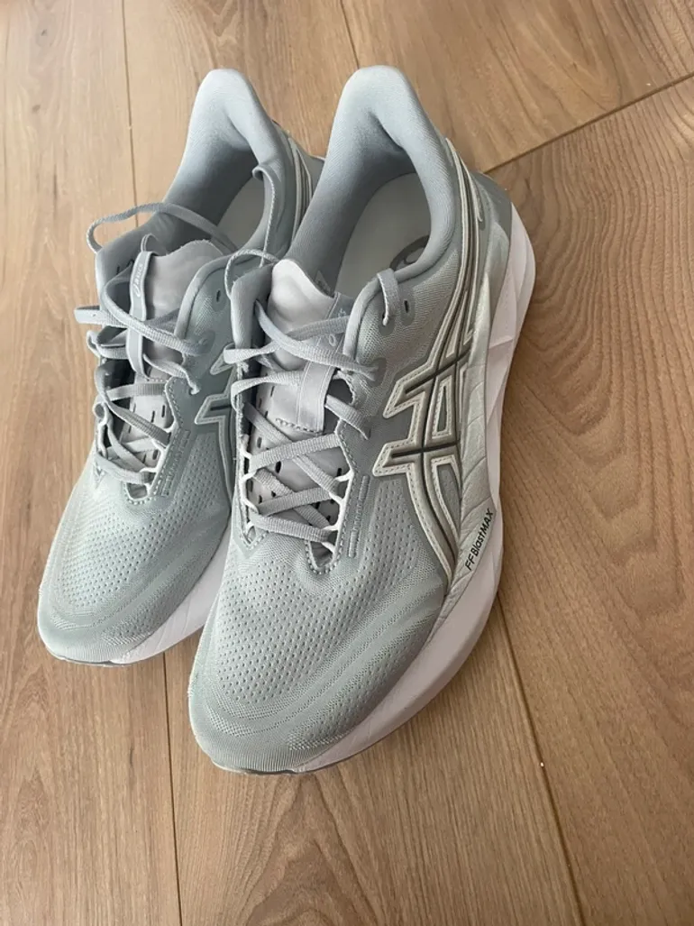 Używany Asics Novablast 5 ATC bike — zdjęcie 2 z 6