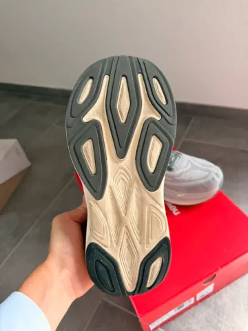 Used New Balance Fresh Foam X More v5 bike — image 4 of 9