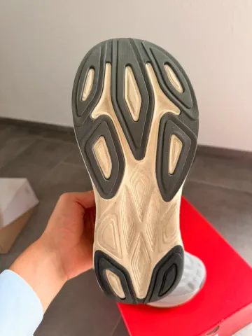 Used New Balance Fresh Foam X More v5 bike — image 3 of 9