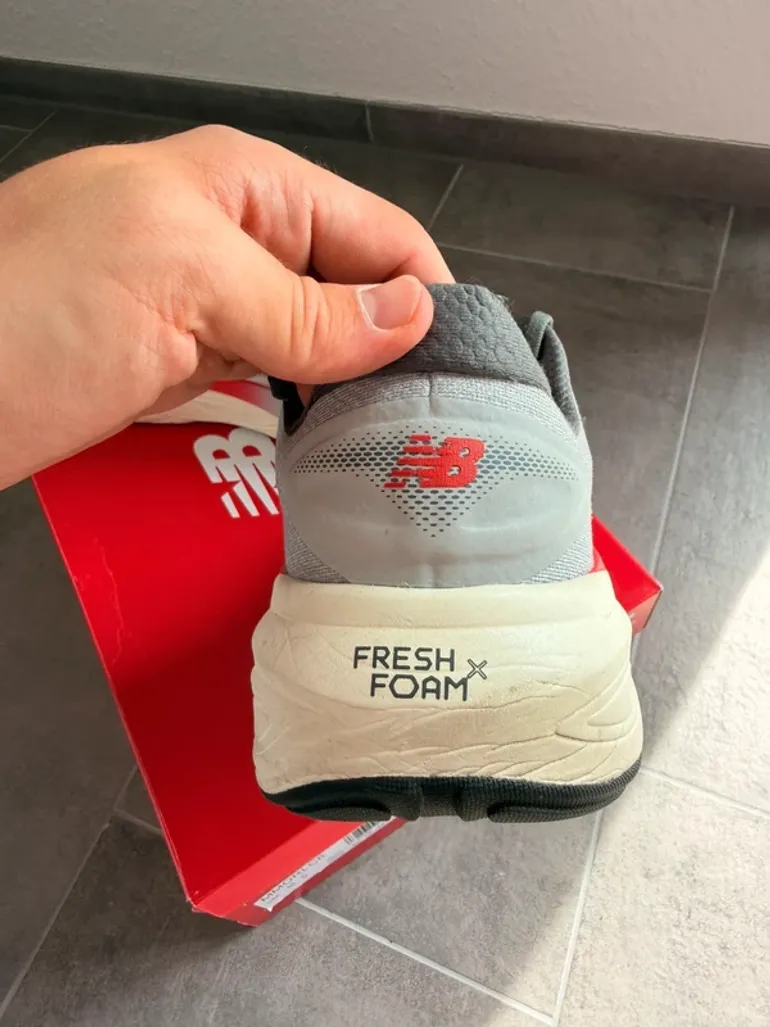 Used New Balance Fresh Foam X More v5 bike — image 7 of 9