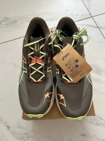 Used Asics Fuji Lite 7 Running Shoes