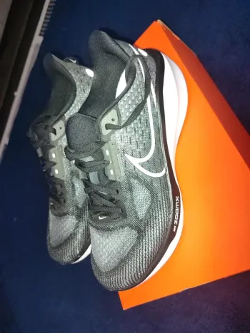 Tweedehands Nike Vomero 17 bike — afbeelding 3 van 5