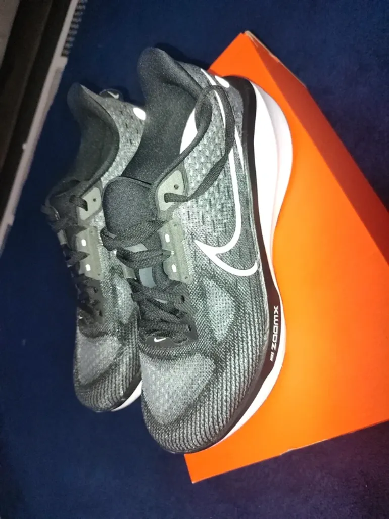 Tweedehands Nike Vomero 17 bike — afbeelding 3 van 5