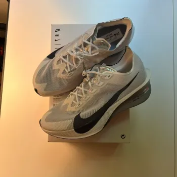 Used Nike Vaporfly 4 Next% bike — image 1 of 6