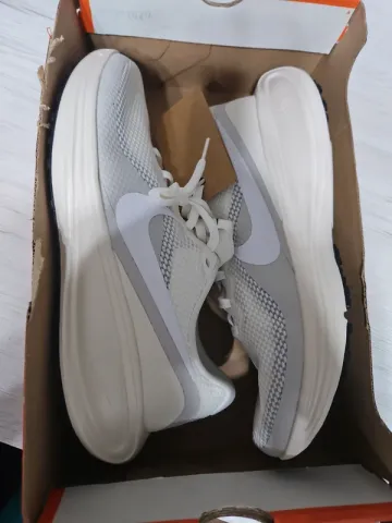 Tweedehands Nike Revoluton 8 bike — afbeelding 4 van 4