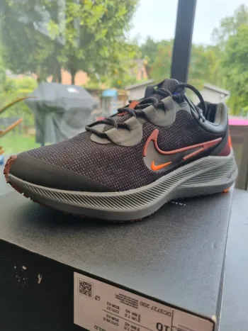 Used Nike Air Zoom Winflo 8 Shield bike — image 7 of 15