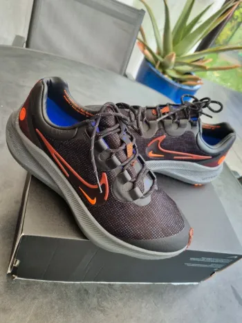 Used Nike Air Zoom Winflo 8 Shield bike — image 3 of 15