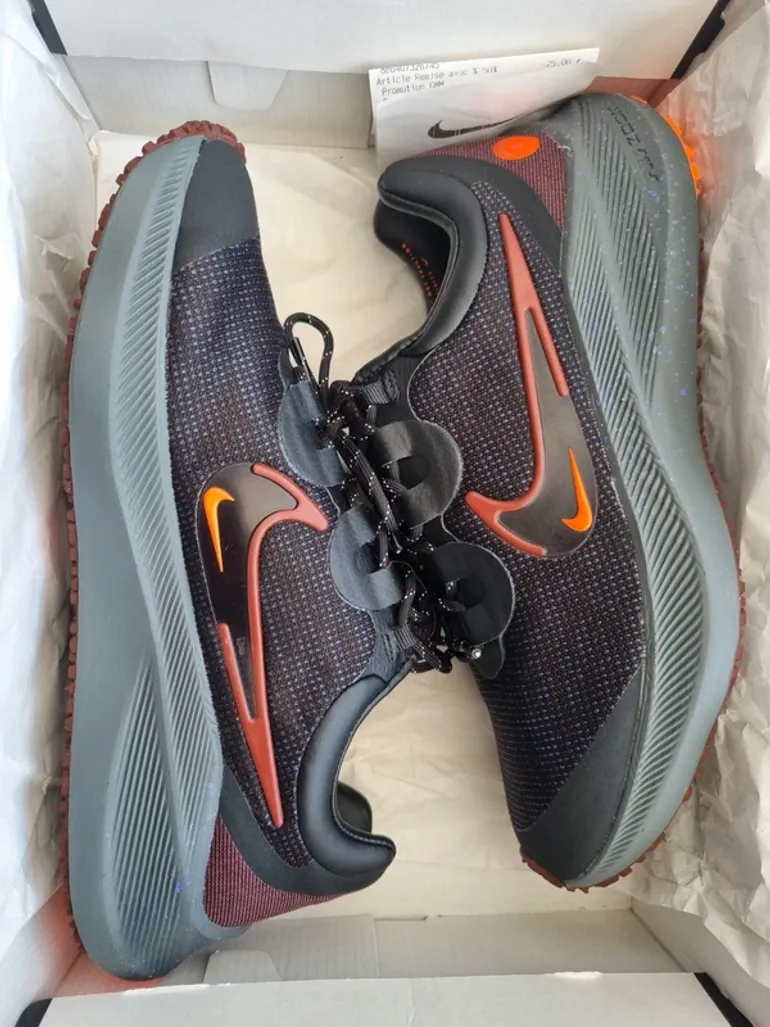 Used Nike Air Zoom Winflo 8 Shield bike — image 2 of 15