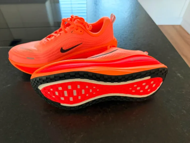 Tweedehands Nike Vomero plus bike — afbeelding 2 van 3