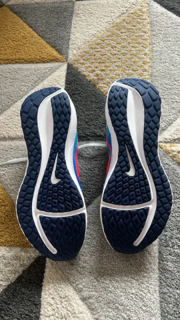 Used Nike Running Shoes bike — image 2 of 4
