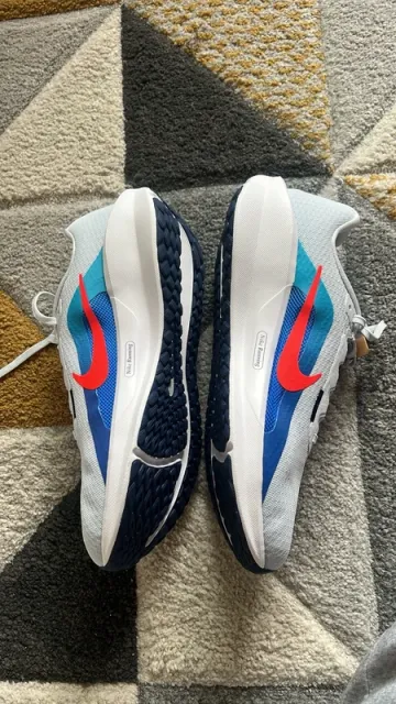 Used Nike Running Shoes bike — image 3 of 4