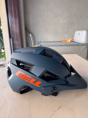 Used Bell Mtb MIPS Helmet bike — image 5 of 5