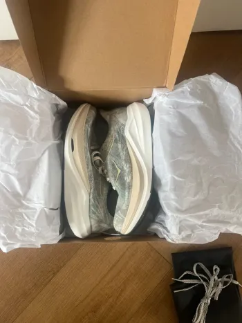 Used Hoka Rocket X 3 John Elliot bike — image 6 of 7