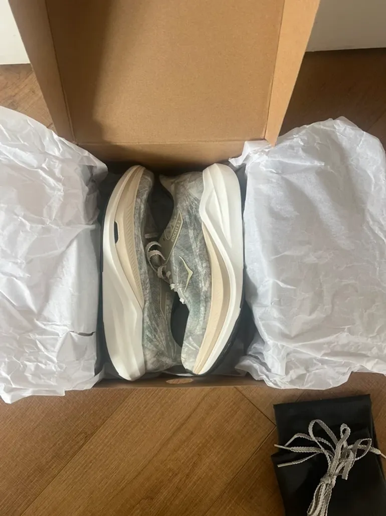 Used Hoka Rocket X 3 John Elliot bike — image 6 of 7