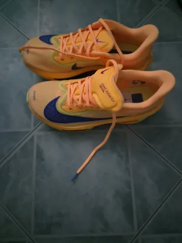 Used Nike Chaussures Running Shoes