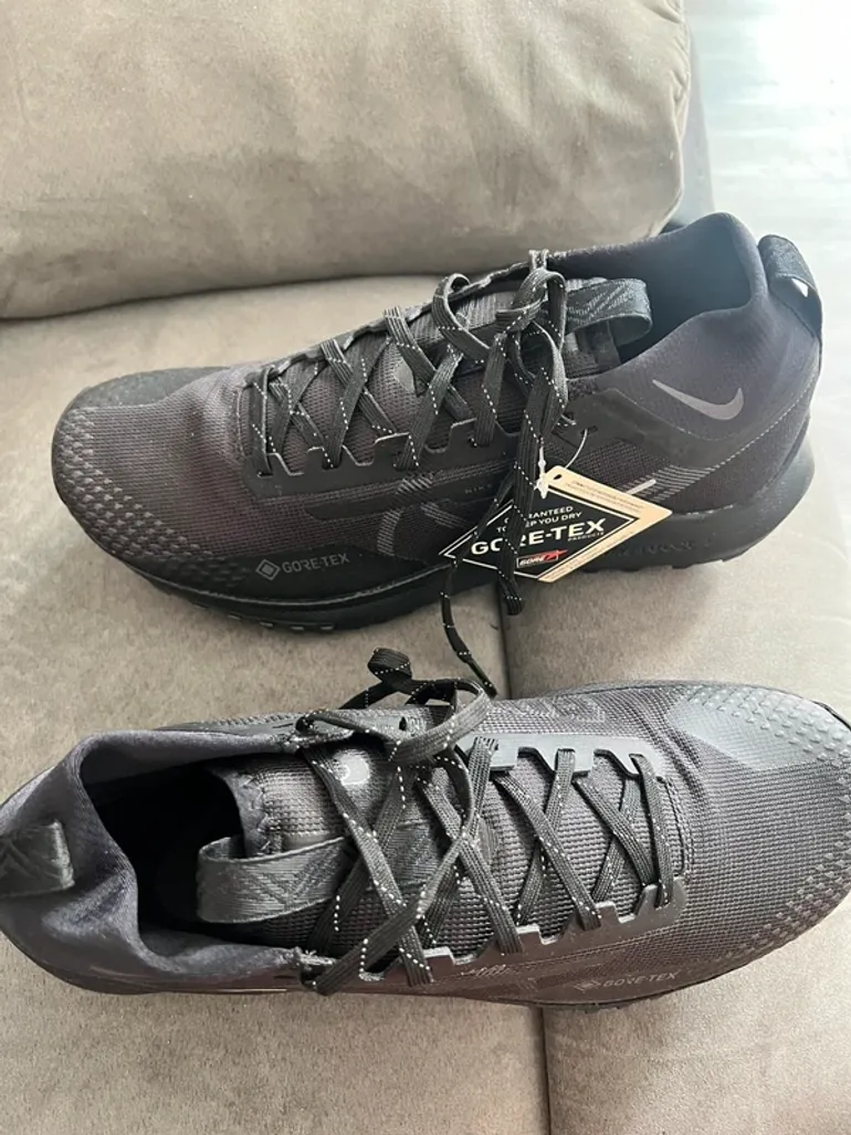Used Nike Gore-Tex bike — image 4 of 5