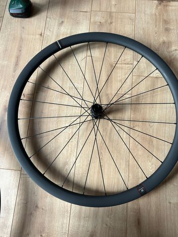Used Reverse Components 32|GR Carbon Wheelset 2024 bike — image 7 of 8