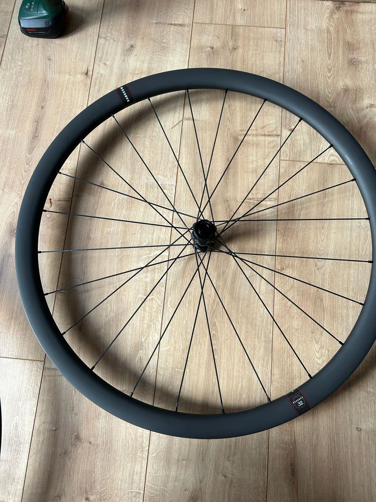 Używany Reverse Components 32|GR Carbon Wheelset 2024 bike — zdjęcie 7 z 8