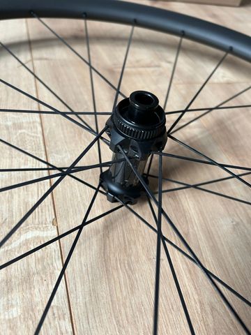 Used Reverse Components 32|GR Carbon Wheelset 2024 bike — image 6 of 8