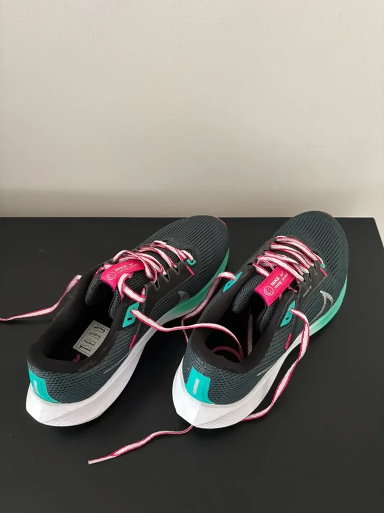 Tweedehands Nike Pegasus 40 bike — afbeelding 2 van 4