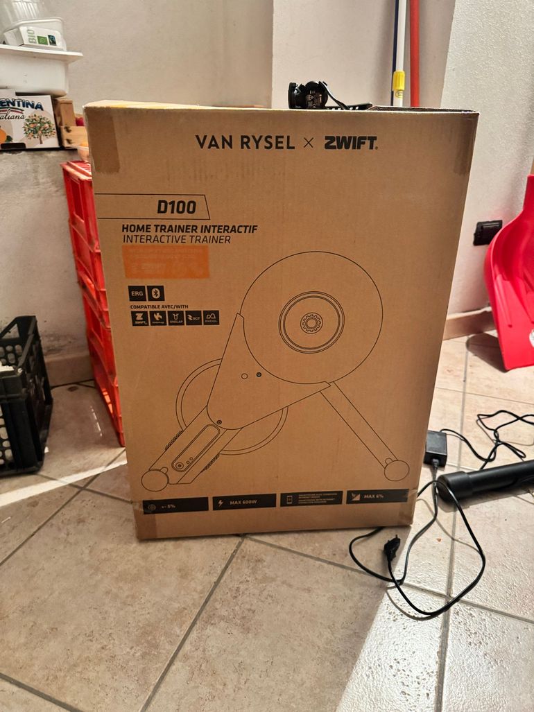 Used Van Rysel D100 Interactive Smart Trainer 2025 bike — image 2 of 3