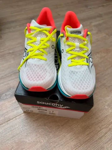 Used Saucony Running Shoes bike — image 2 of 4