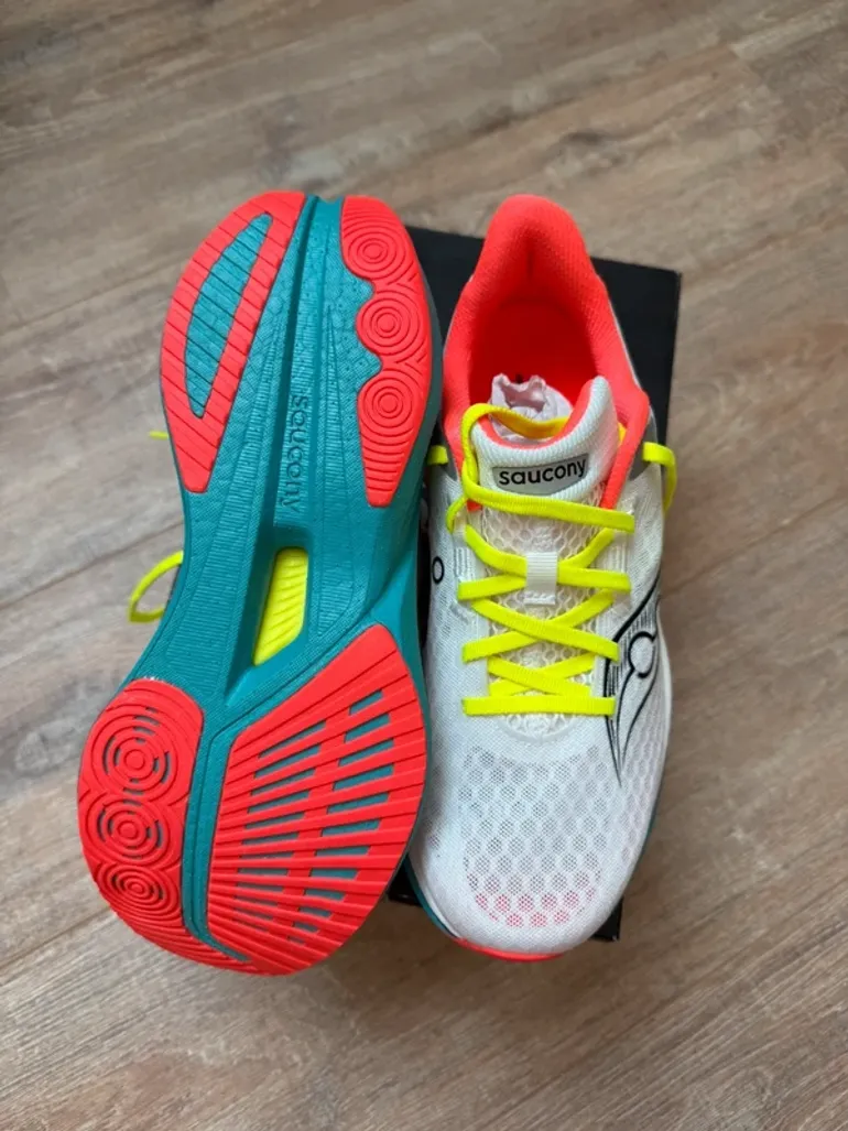 Used Saucony Running Shoes bike — image 4 of 4