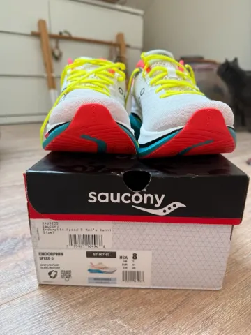 Used Saucony Running Shoes bike — image 3 of 4
