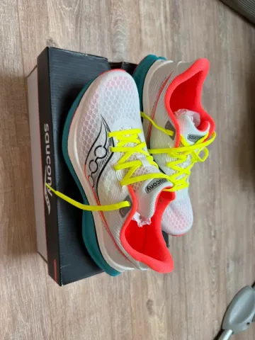 Used Saucony Running Shoes bike — image 1 of 4