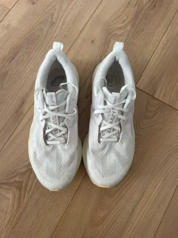 Used Asics Novablast 5 bike — image 3 of 8